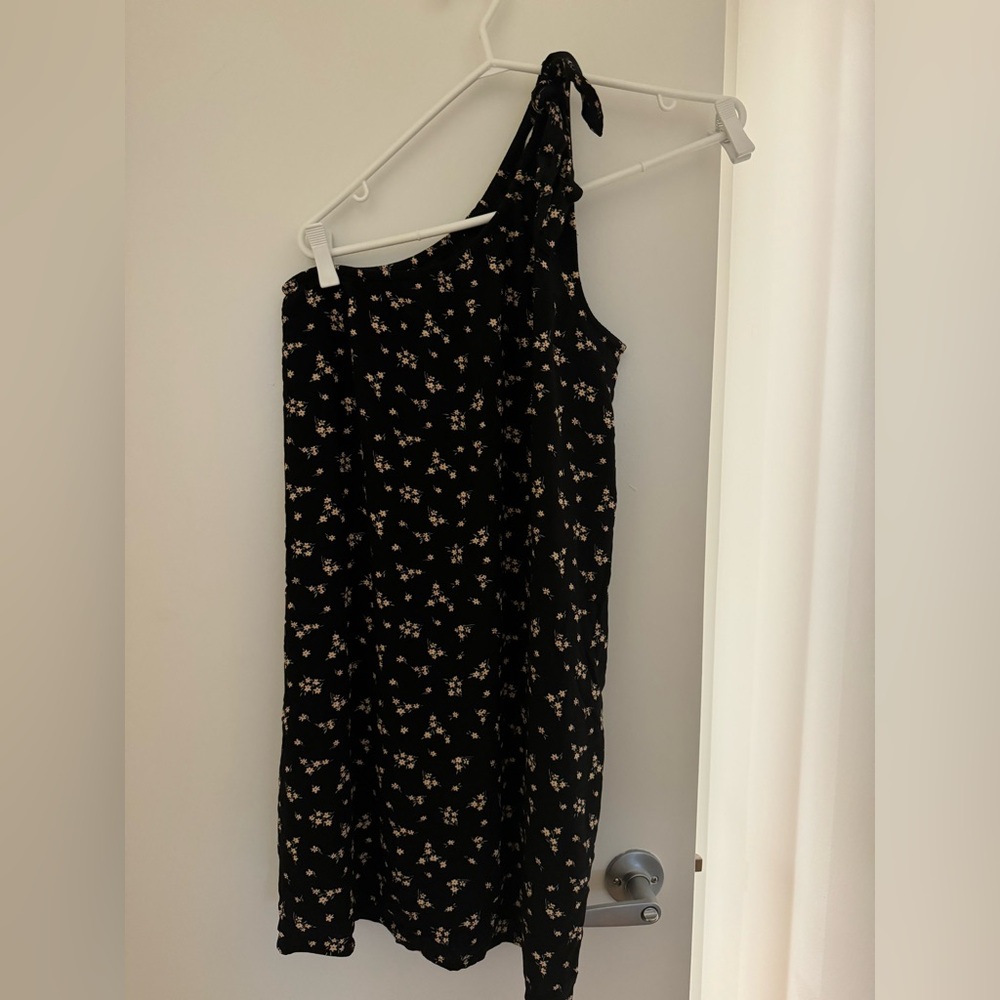 Black Floral One-Shoulder Dress